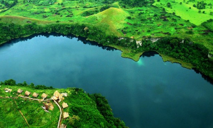 Lake Kyaninga - A Tranquil Crater Lake in Uganda's Kibale Region